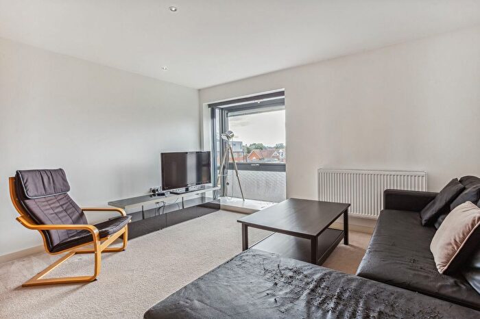 2 Bedroom Flat To Rent In Alexandra Terrace, Guildford, Surrey, GU1