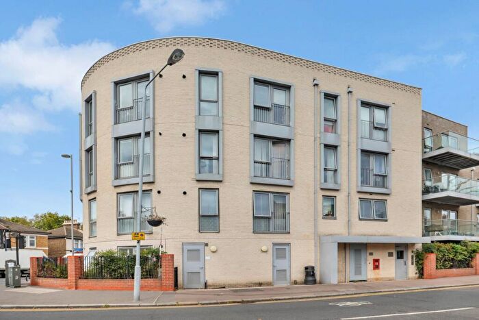2 Bedroom Flat For Sale In Hainault Road, Leytonstone, E11