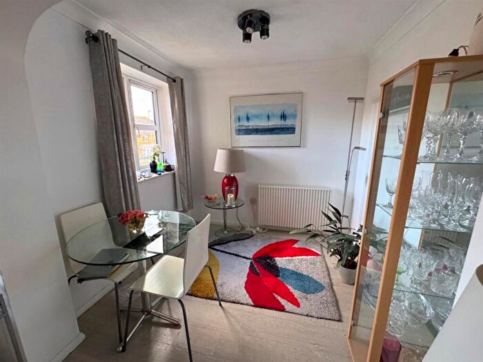 2 Bedroom Flat For Sale In Hudson Close, Eastbourne, BN23