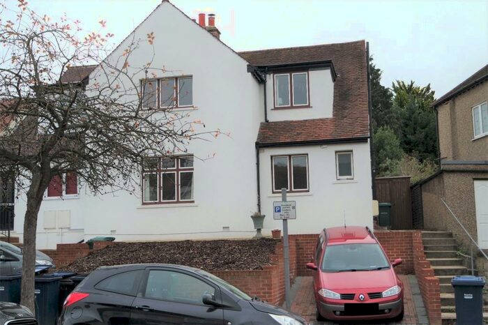 2 Bedroom Maisonette To Rent In Normandy Avenue, Barnet, Hertfordshire, EN5