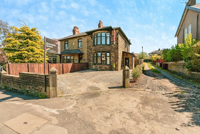 3 Bedroom Semi-Detached House For Sale In Manchester Road, Burnley, Lancashire, BB11