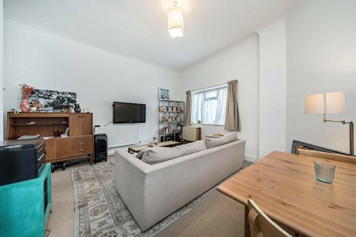 2 Bedroom Flat To Rent In Crystal Palace Road, East Dulwich, SE22