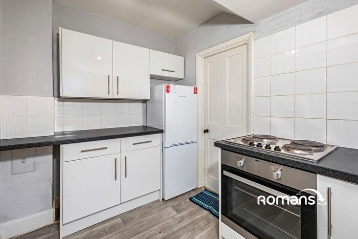 2 Bedroom Flat To Rent In Woodcote Road, Caversham, Reading, RG4