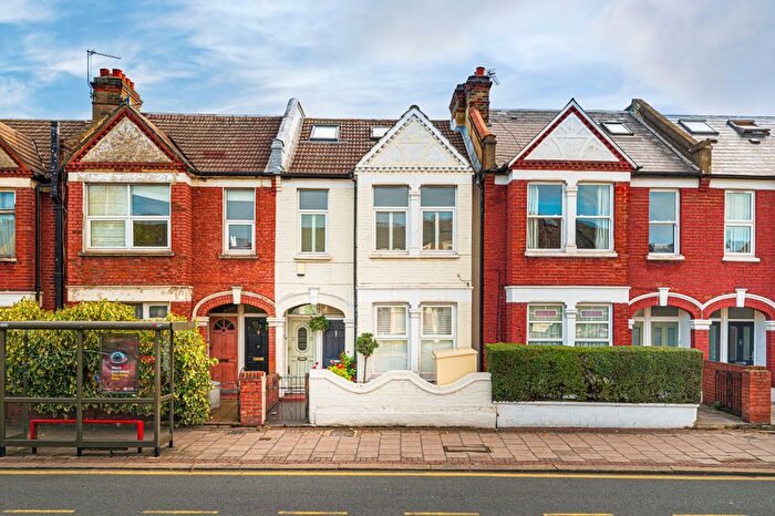 4 Bedroom Flat For Sale In Merton Road, London, SW18