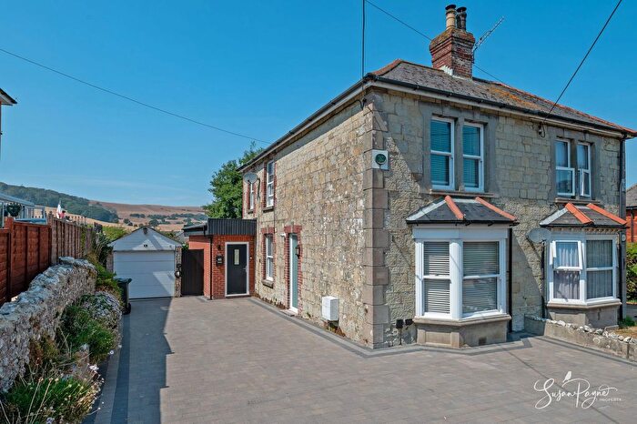 3 Bedroom Semi-Detached House For Sale In Clarence Road, Wroxall, PO38