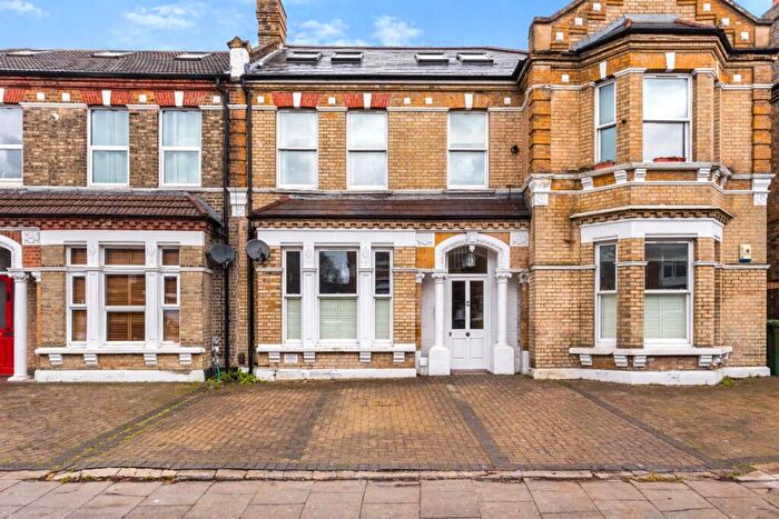 2 Bedroom Flat To Rent In Manor Road, BR3