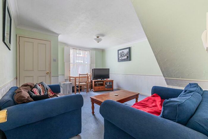 1 Bedroom Terraced House To Rent In Heralds Place, SE11