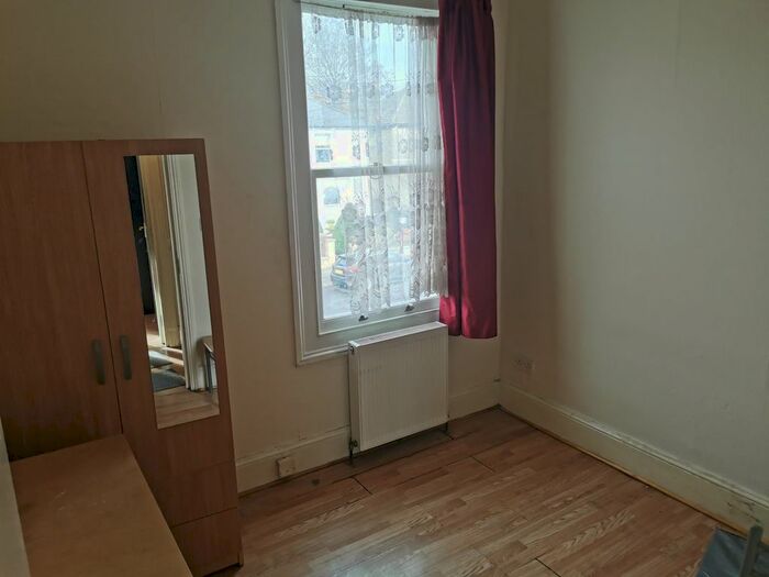 3 Bedroom Flat To Rent In Osborne Road, London, E7