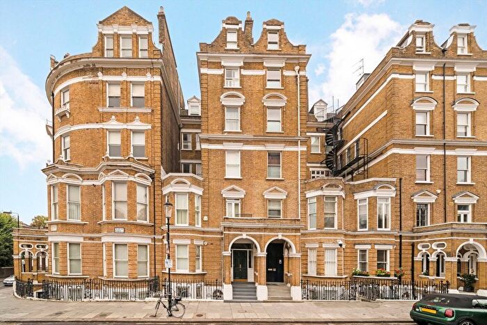 1 Bedroom Flat For Sale In Airlie Gardens, Kensington, W8