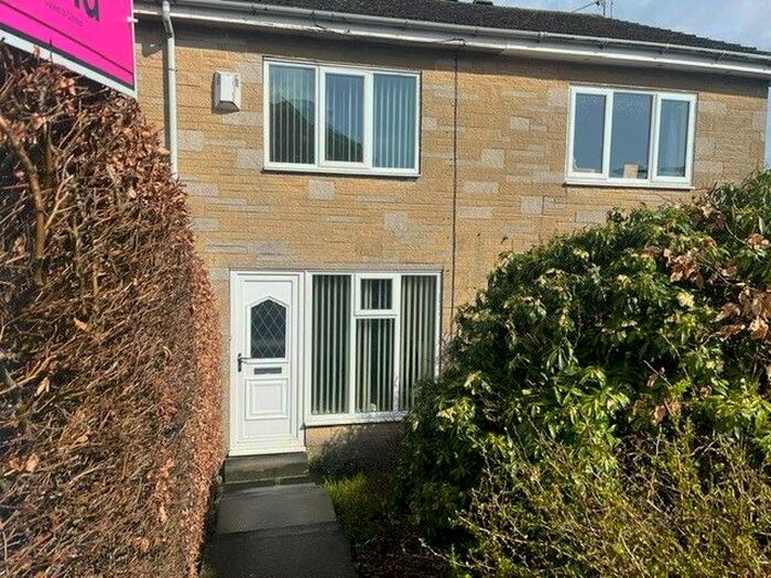 2 Bedroom Town House To Rent In Broomcroft, Clayton, Bradford, BD14
