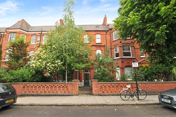 Flat To Rent In Canfield Gardens, South Hampstead, NW6