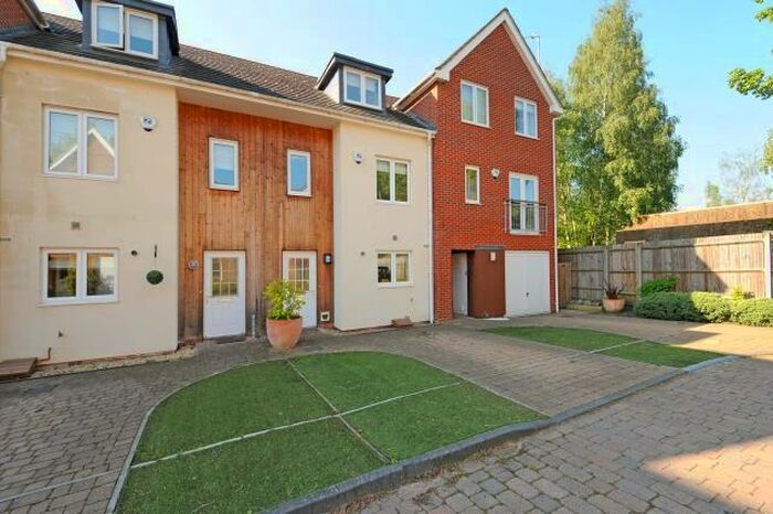 3 Bedroom Town House To Rent In Brook Avenue, Ascot, SL5