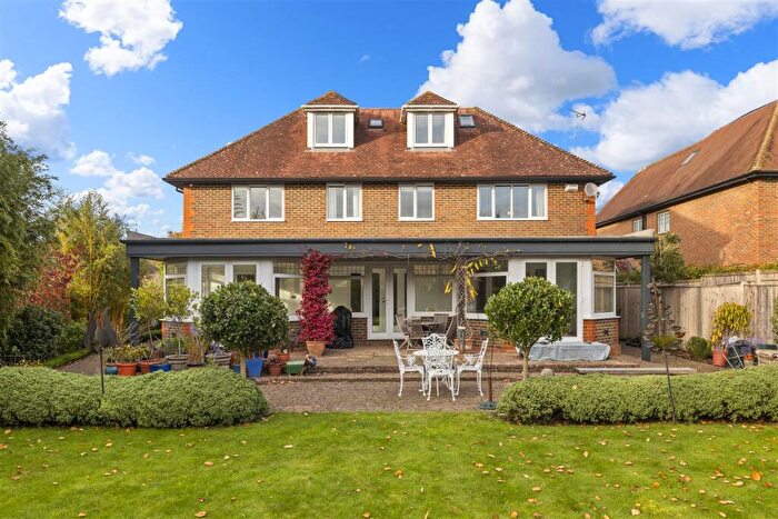 6 Bedroom House To Rent In Avenue Road, Cranleigh, GU6