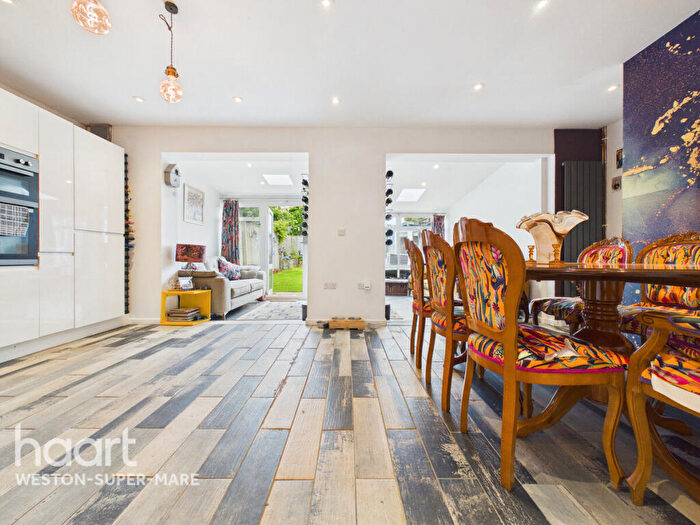3 Bedroom Bungalow For Sale In Wolvershill Park, Banwell, BS29