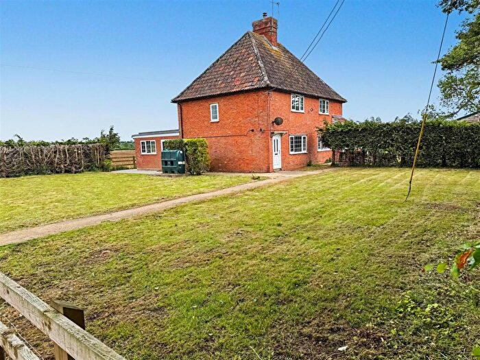 3 Bedroom Semi-Detached House To Rent In Stalbridge, Dorset, DT10