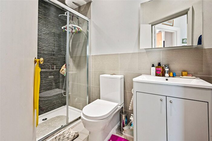 1 Bedroom Flat To Rent In Russell Road, London, W14