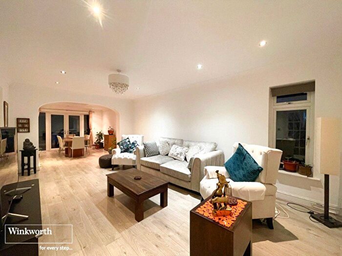 2 Bedroom Flat To Rent In Harefield Road, Uxbridge, UB8