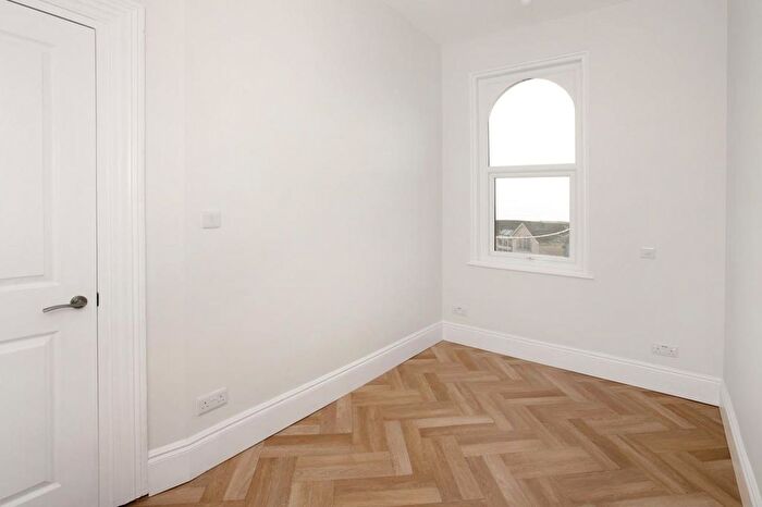 1 Bedroom Flat To Rent In Hermosa Road, Teignmouth, TQ14