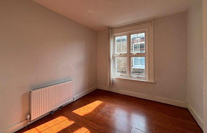 4 Bedroom Flat For Sale In Wheatlands Road, Tooting, London, SW17