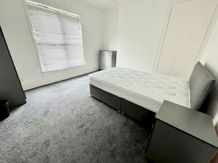 4 Bedroom Terraced House To Rent In Club Garden Road, Sheffield, S11