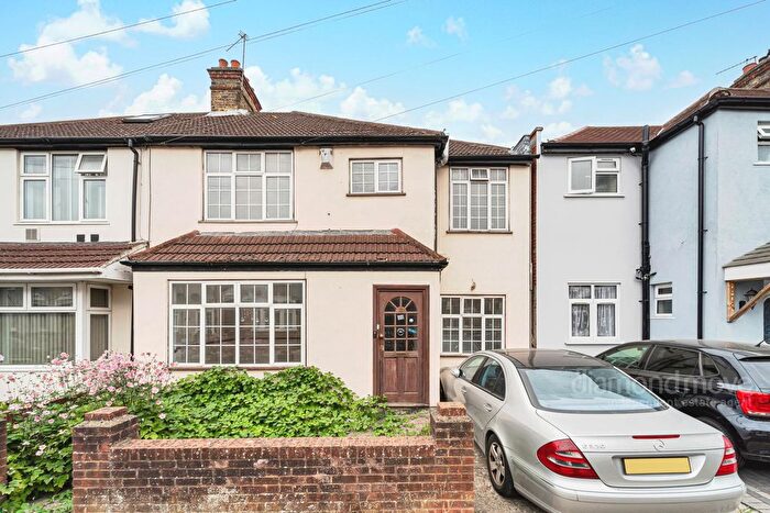 5 Bedroom Semi Detached House For Sale In Denbigh Road, Hounslow, TW3