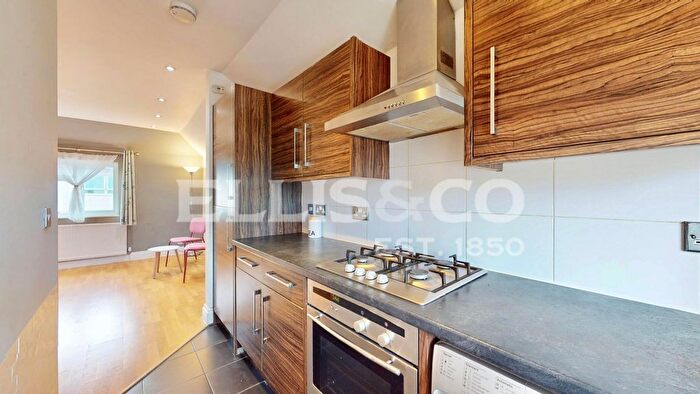 2 Bedroom Flat For Sale In Otter Road, Greenford, UB6