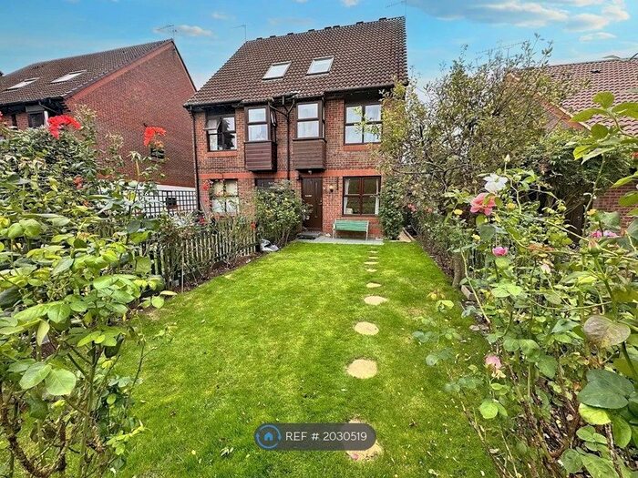 1 Bedroom Flat To Rent In Goldsworth Park, Woking, GU21