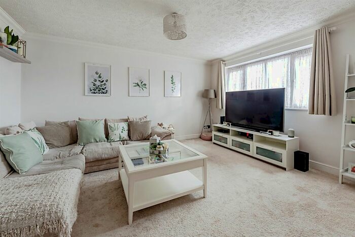 1 Bedroom Flat For Sale In Brighton Road, Salfords, Redhill, RH1