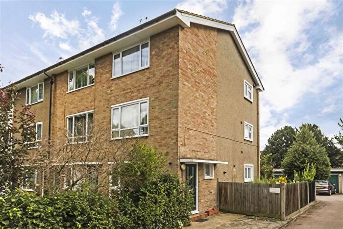 2 Bedroom Flat To Rent In High Park Avenue, Kew, Richmond, TW9