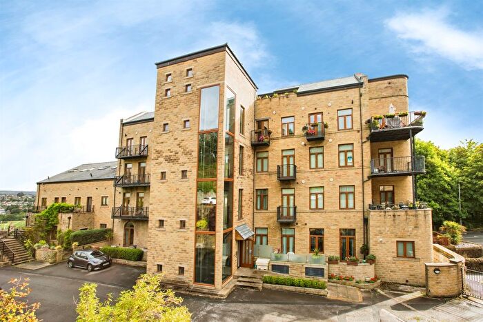 2 Bedroom Flat For Sale In Stainland Road, Holywell Green, Halifax, HX4