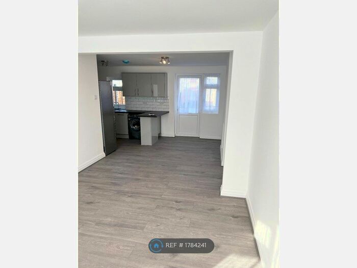 3 Bedroom Terraced House To Rent In Lancaster Drive, Hornchurch, RM12