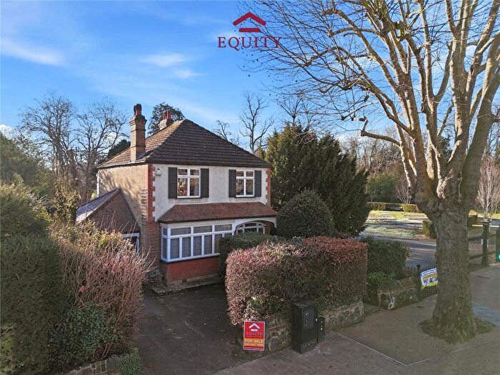 3 Bedroom Detached House For Sale In Cecil Road, Enfield, EN2