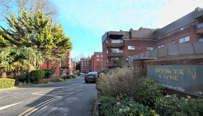 2 Bedroom Flat To Rent In Spencer Close, Finchley, N3