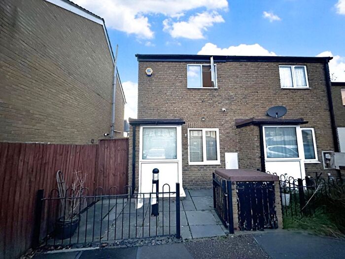 1 Bedroom Semi Detached House For Sale In Copthorne Mews, Hayes, Greater London, UB3