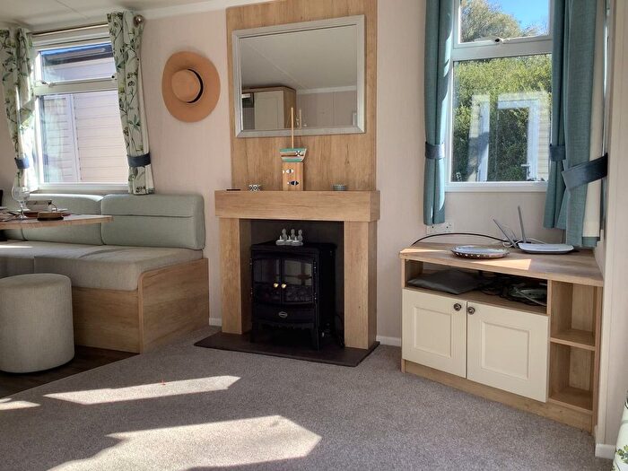 2 Bedroom Mobile/park Home For Sale In Dymchurch Road, New Romney, TN28