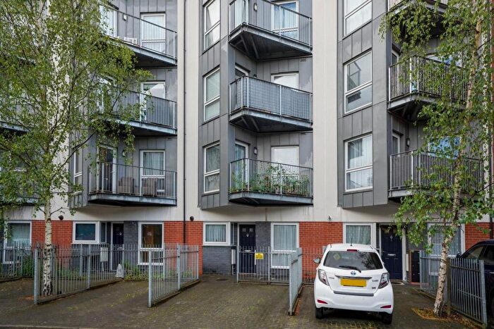 2 Bedroom Flat For Sale In Drinkwater Road, Harrow, HA2