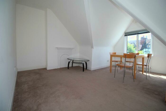 2 Bedroom Flat To Rent In Grosvenor Gardens, Willesden Green, London, NW2