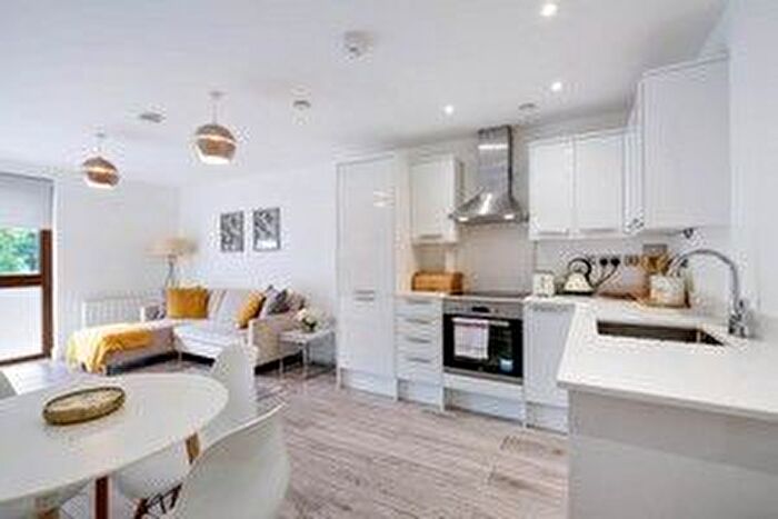 2 Bedroom Flat To Rent In Aldenham Road, Bushey, WD19