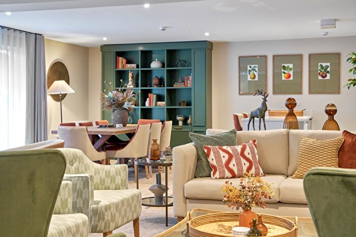 2 Bedroom Flat To Rent In Rickmansworth, WD3