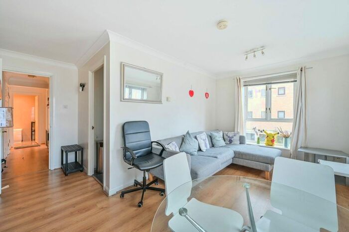 2 Bedroom Flat To Rent In North Lodge, Royal Docks, London, E16