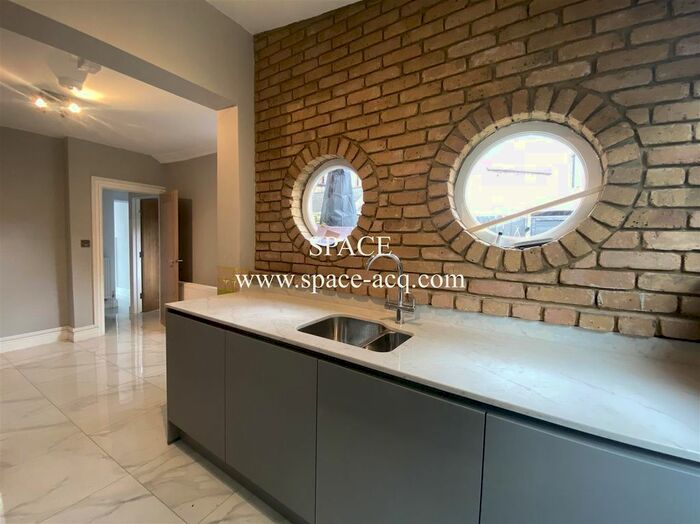 4 Bedroom Property To Rent In Hutton Grove, London, N12