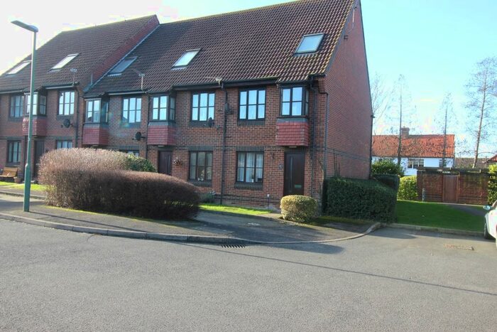 1 Bedroom Flat To Rent In Ennerdale Close, Cheam, Sutton, Surrey, SM1