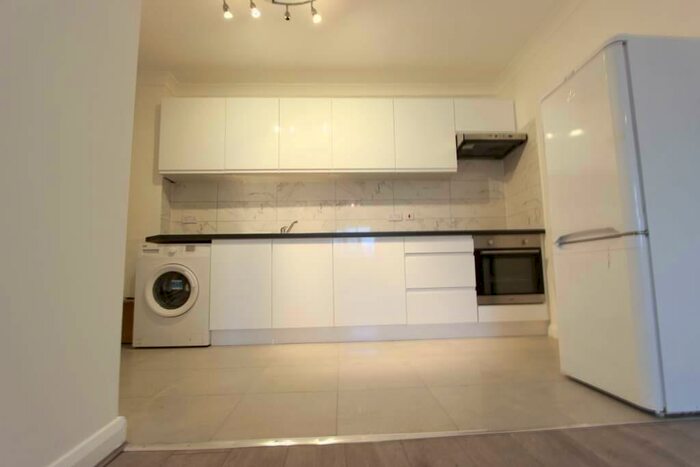 1 Bedroom Apartment To Rent In High Road, London, N20