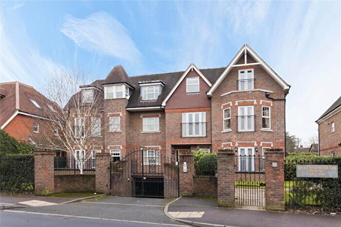 2 Bedroom Flat To Rent In Queensborough House South, Oatlands Chase, Weybridge, Surrey, KT13