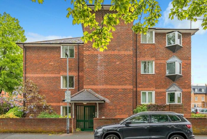 2 Bedroom Apartment To Rent In Warwick Court, Queens Road, SL4