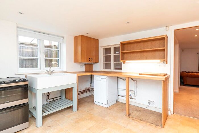3 Bedroom Semi-Detached House For Sale In Welwyn, Hertfordshire, AL6