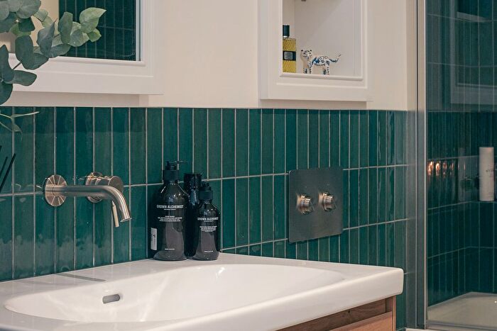 1 Bedroom Detached House For Sale In Kings Head Passage, London, SW4