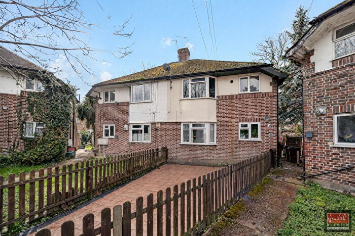 2 Bedroom Maisonette For Sale In Elmcroft Close, Feltham, TW14