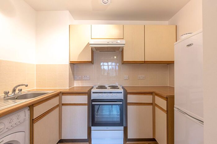 1 Bedroom Flat To Rent In Bushey Grove Road, Bushey, WD23