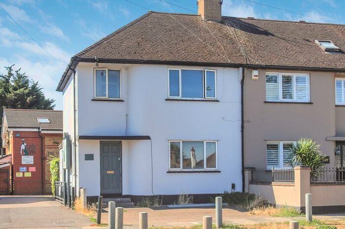 3 Bedroom Semi-Detached House To Rent In Prince Avenue, Westcliff-On-Sea, SS0